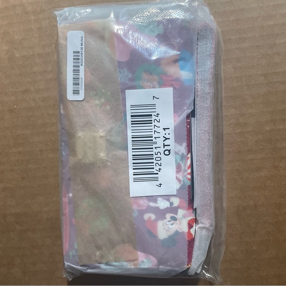 Dooney & Bourke Disney Classics Christmas Holiday Wristlet Wallet NWT - Picture 7 of 8